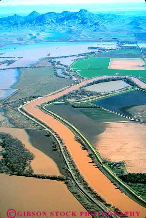 Stock Photo #15756: keywords -  aerial aerials brown building buildings california claim dike dikes disaster disasters disastrous farm farmland farms flood flooded flooding floods insurance landscape levee levees loss losses meridian muddy murky river rivers sacramento sediment silt silting valley vallies vert water